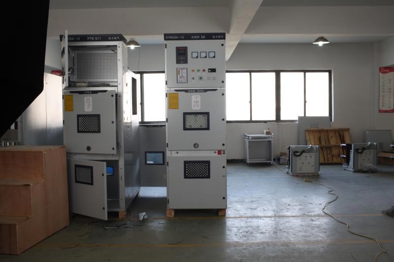 Removable metal-enclosed switchgear